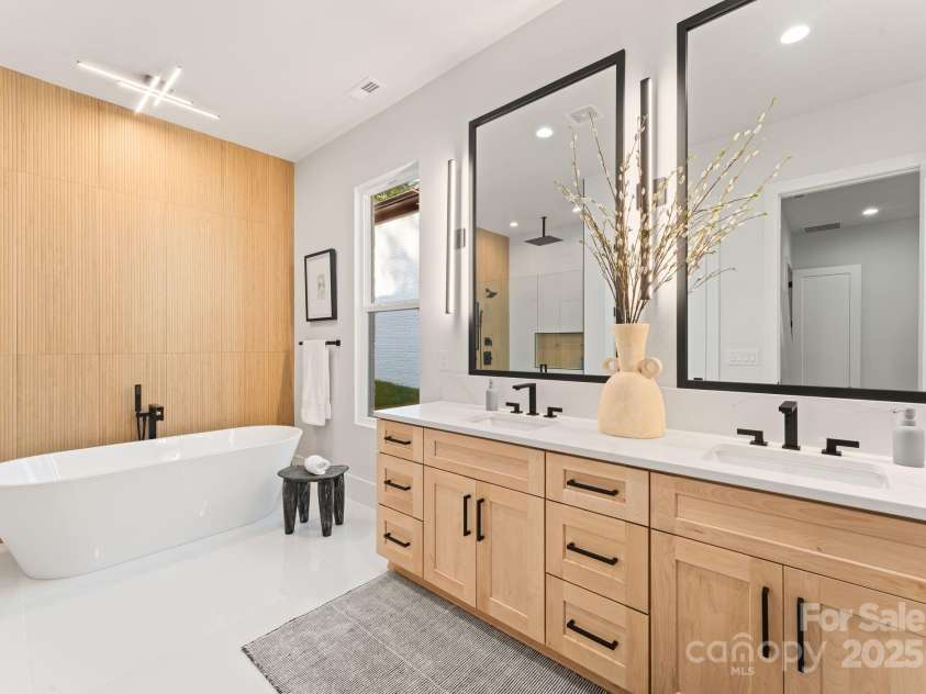 1622 Burtonwood Circle, Charlotte, NC 28212.  MLS# CAR4272424, YatesRealty ID 22045. 