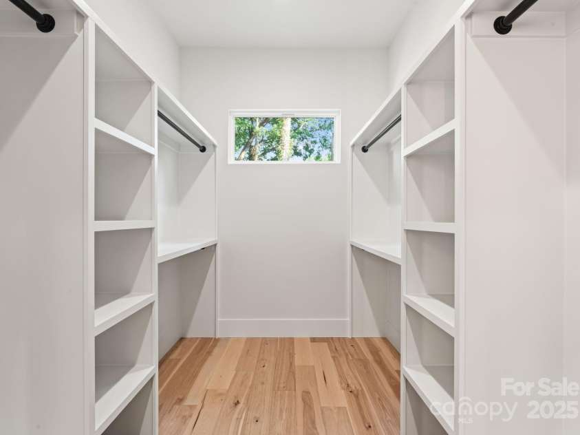 1622 Burtonwood Circle, Charlotte, NC 28212.  MLS# CAR4272424, YatesRealty ID 22045. 