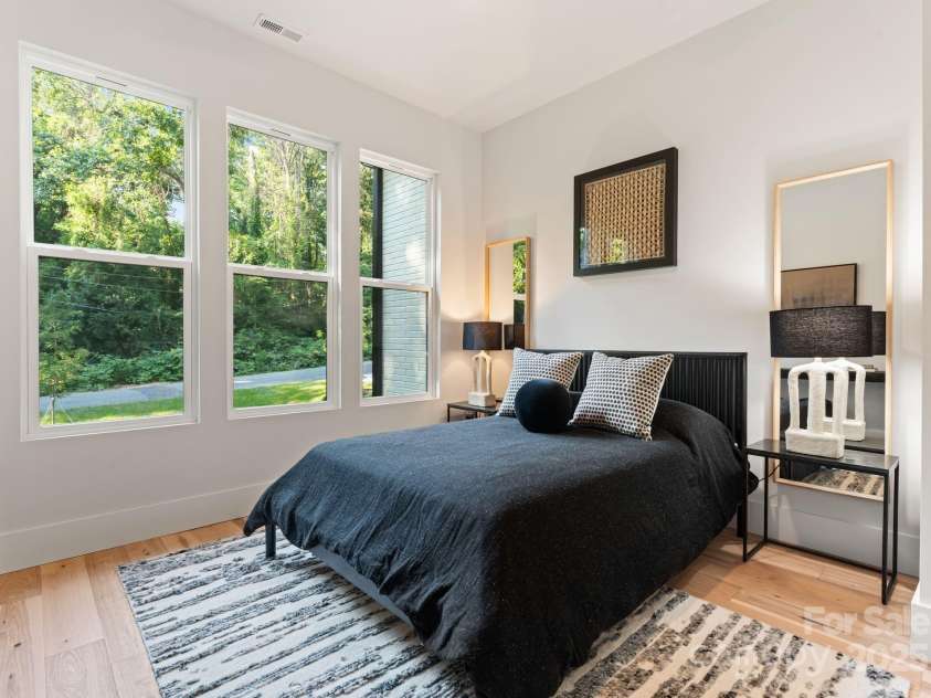 1622 Burtonwood Circle, Charlotte, NC 28212.  MLS# CAR4272424, YatesRealty ID 22045. 