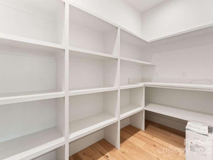 1622 Burtonwood Circle, Charlotte, NC 28212.  MLS# CAR4272424, YatesRealty ID 22045. 