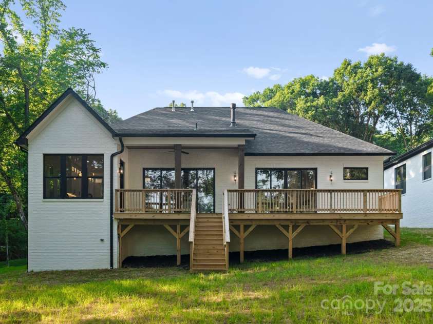 1622 Burtonwood Circle, Charlotte, NC 28212.  MLS# CAR4272424, YatesRealty ID 22045. 