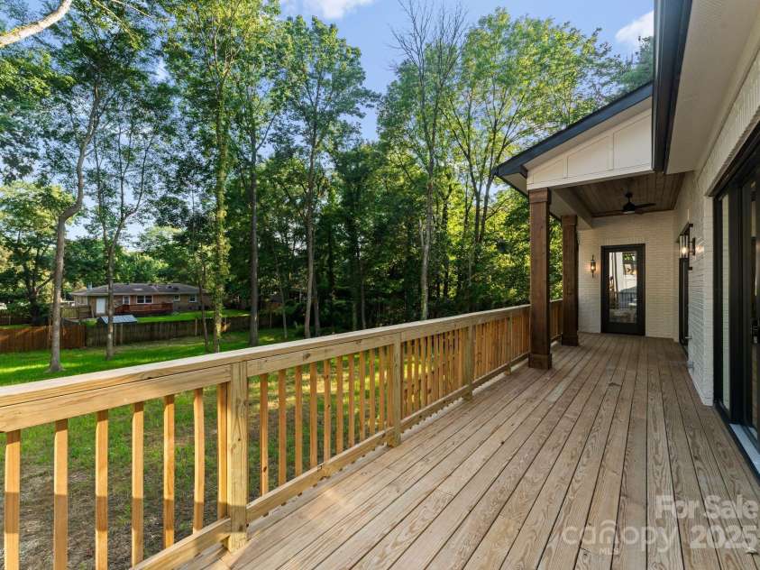 1622 Burtonwood Circle, Charlotte, NC 28212.  MLS# CAR4272424, YatesRealty ID 22045. 