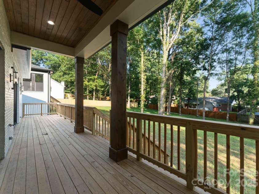 1622 Burtonwood Circle, Charlotte, NC 28212.  MLS# CAR4272424, YatesRealty ID 22045. 