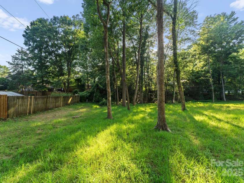 1622 Burtonwood Circle, Charlotte, NC 28212.  MLS# CAR4272424, YatesRealty ID 22045. 