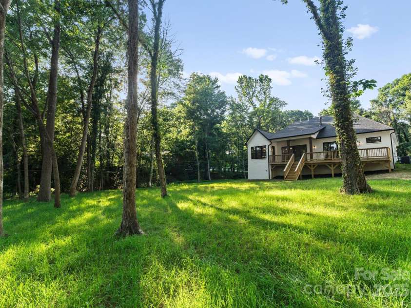 1622 Burtonwood Circle, Charlotte, NC 28212.  MLS# CAR4272424, YatesRealty ID 22045. 