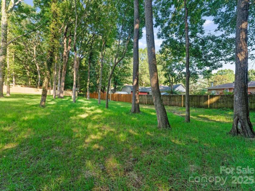 1622 Burtonwood Circle, Charlotte, NC 28212.  MLS# CAR4272424, YatesRealty ID 22045. 