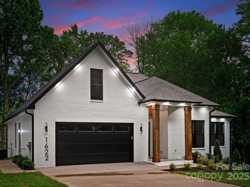 1622 Burtonwood Circle, Charlotte, NC 28212.  MLS# CAR4272424, YatesRealty ID 22045. 
