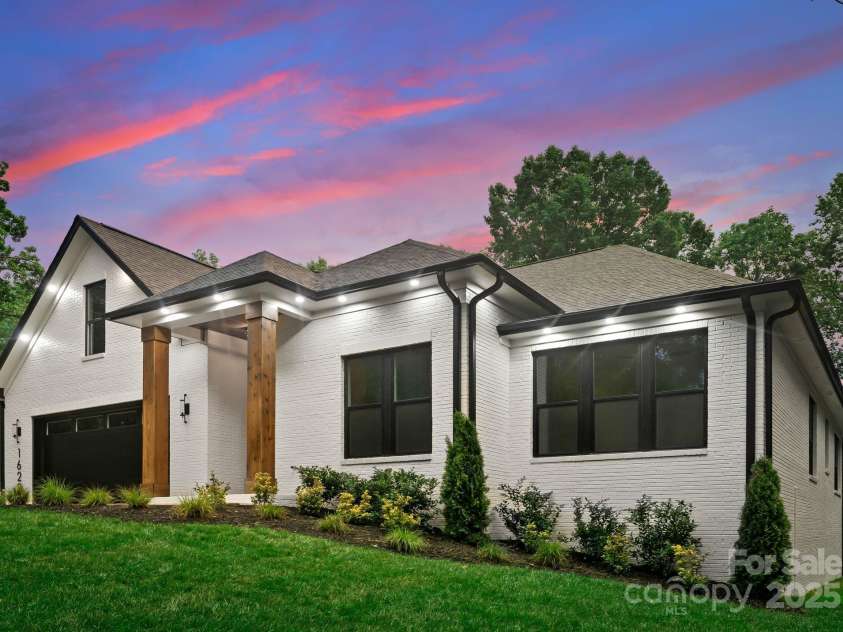 1622 Burtonwood Circle, Charlotte, NC 28212.  MLS# CAR4272424, YatesRealty ID 22045. 