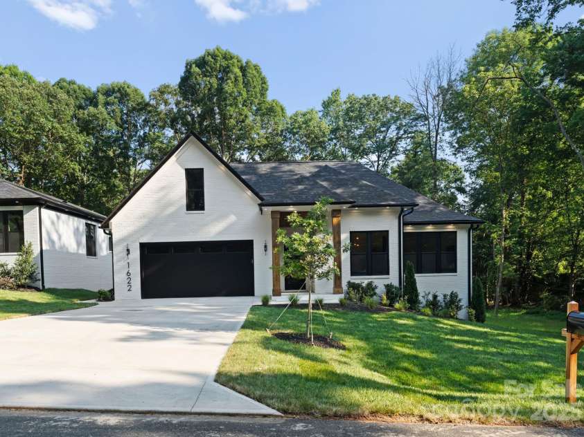 1622 Burtonwood Circle, Charlotte, NC 28212.  MLS# CAR4272424, YatesRealty ID 22045. 