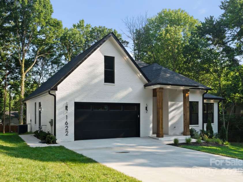1622 Burtonwood Circle, Charlotte, NC 28212.  MLS# CAR4272424, YatesRealty ID 22045. 