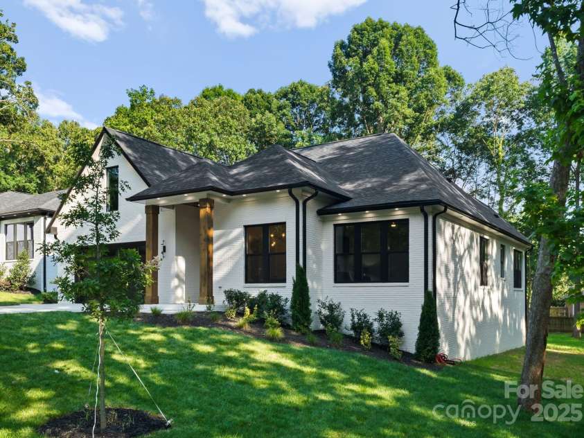 1622 Burtonwood Circle, Charlotte, NC 28212.  MLS# CAR4272424, YatesRealty ID 22045. 