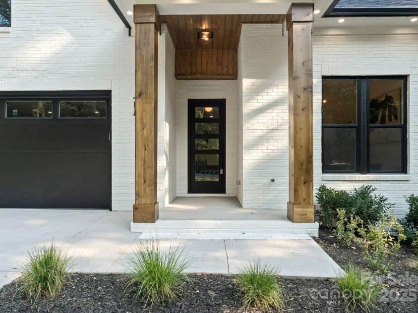 1622 Burtonwood Circle, Charlotte, NC 28212.  MLS# CAR4272424, YatesRealty ID 22045. 