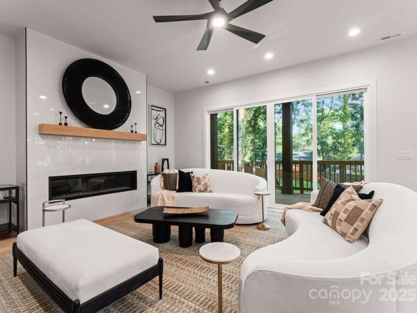 1622 Burtonwood Circle, Charlotte, NC 28212.  MLS# CAR4272424, YatesRealty ID 22045. 
