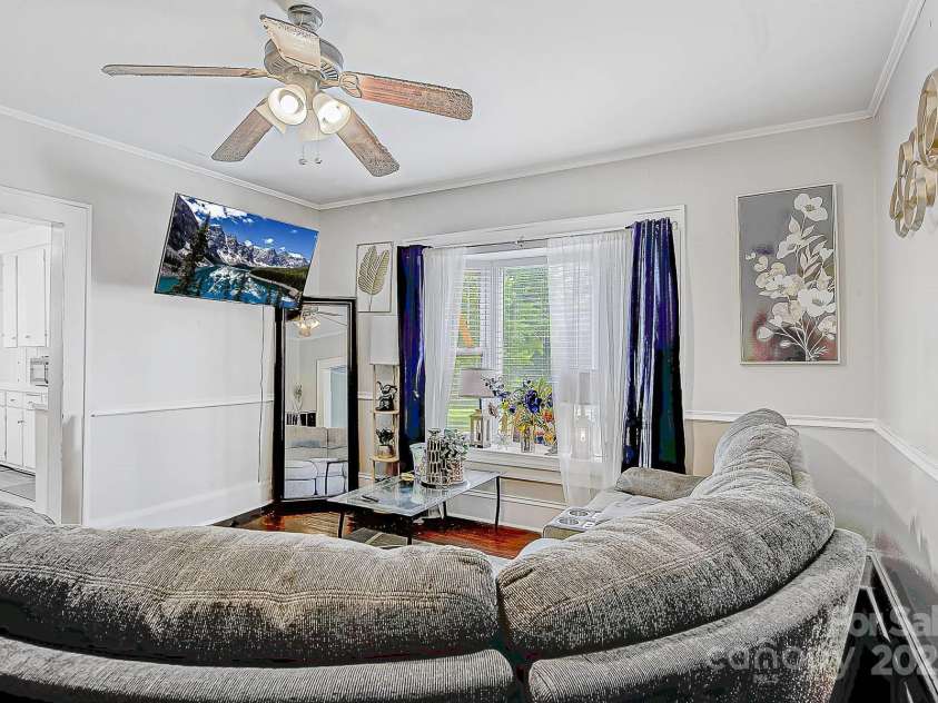 2417 Statesville Boulevard, Salisbury, NC 28147.  MLS# CAR4272731, YatesRealty ID 22046. 