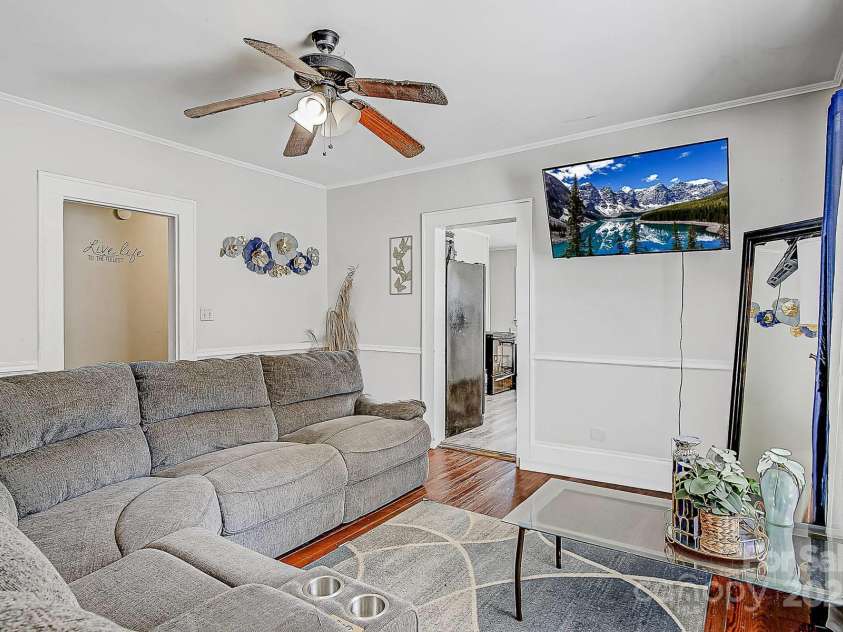 2417 Statesville Boulevard, Salisbury, NC 28147.  MLS# CAR4272731, YatesRealty ID 22046. 