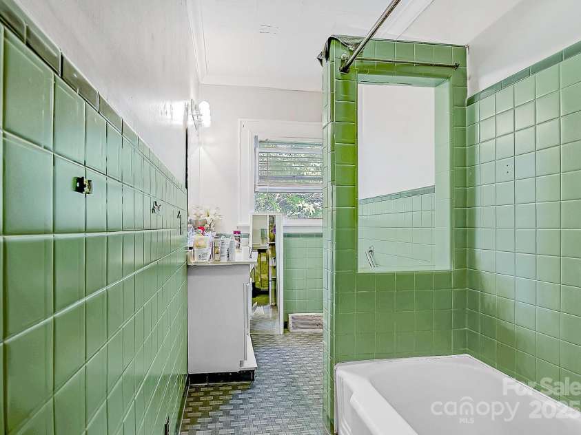 2417 Statesville Boulevard, Salisbury, NC 28147.  MLS# CAR4272731, YatesRealty ID 22046. 