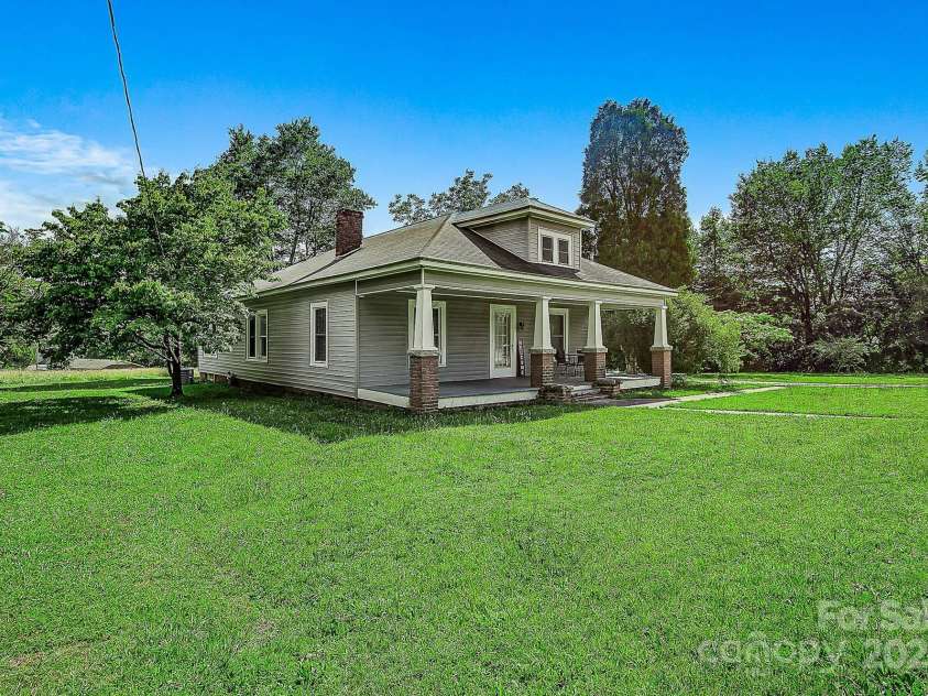 2417 Statesville Boulevard, Salisbury, NC 28147.  MLS# CAR4272731, YatesRealty ID 22046. 