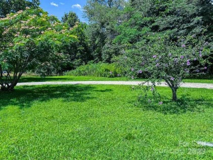 2417 Statesville Boulevard, Salisbury, NC 28147.  MLS# CAR4272731, YatesRealty ID 22046. 