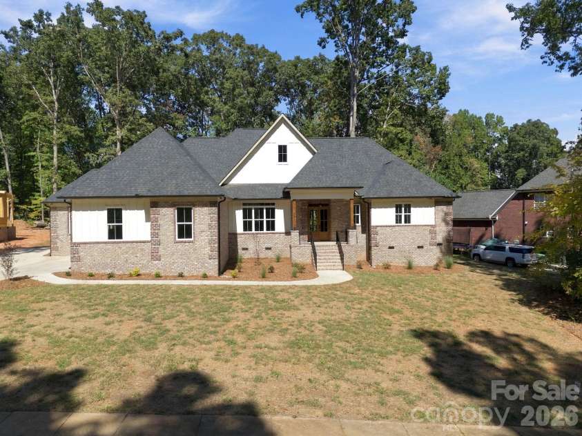 207 Kingsbridge Road, Salisbury, NC 28144.  MLS# CAR4382126, YatesRealty ID 22047. 