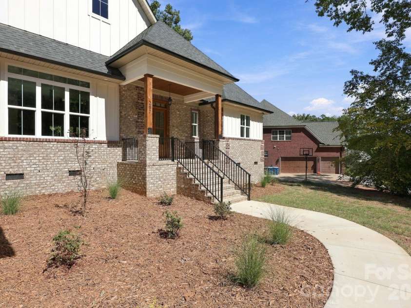 207 Kingsbridge Road, Salisbury, NC 28144.  MLS# CAR4382126, YatesRealty ID 22047. 