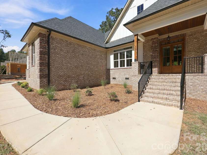 207 Kingsbridge Road, Salisbury, NC 28144.  MLS# CAR4382126, YatesRealty ID 22047. 