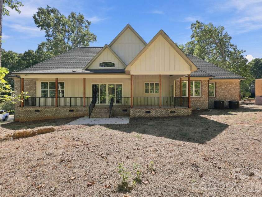 207 Kingsbridge Road, Salisbury, NC 28144.  MLS# CAR4382126, YatesRealty ID 22047. 
