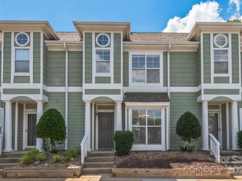 17431 Tuscany Lane, Cornelius, NC 28031.  MLS# CAR4272673, YatesRealty ID 22048. 