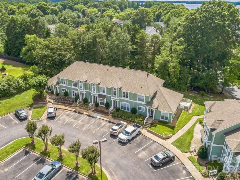 17431 Tuscany Lane, Cornelius, NC 28031.  MLS# CAR4272673, YatesRealty ID 22048. 