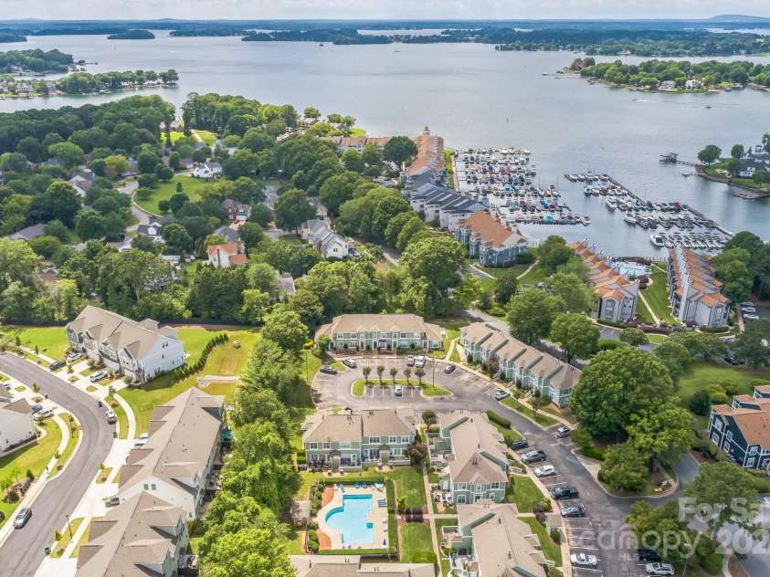 17431 Tuscany Lane, Cornelius, NC 28031.  MLS# CAR4272673, YatesRealty ID 22048. 