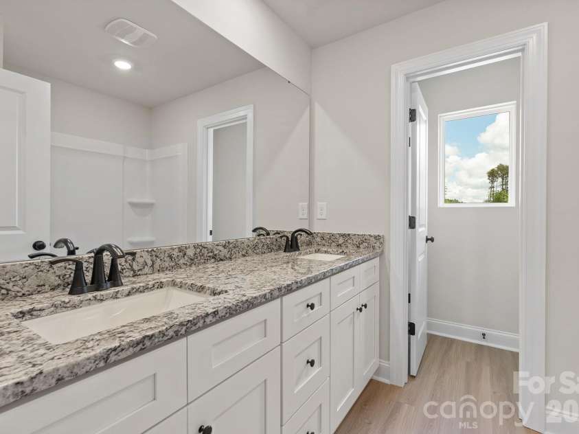 6513 Fairford Drive, Charlotte, NC 28215.  MLS# CAR4382413, YatesRealty ID 22048. 