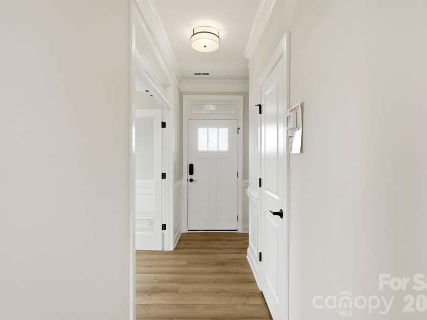120 Swing Lane, Troutman, NC 28166.  MLS# CAR4382366, YatesRealty ID 22049. Entryway