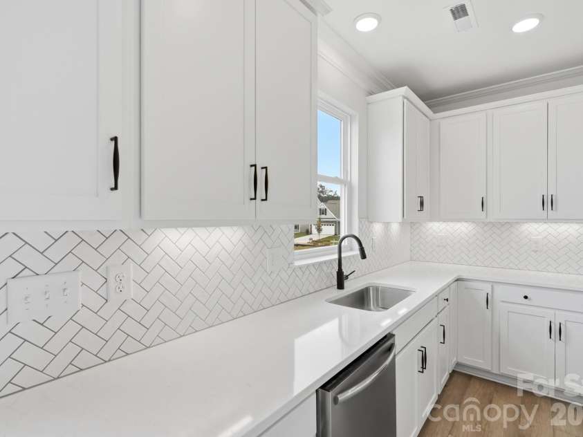 120 Swing Lane, Troutman, NC 28166.  MLS# CAR4382366, YatesRealty ID 22049. Kitchen