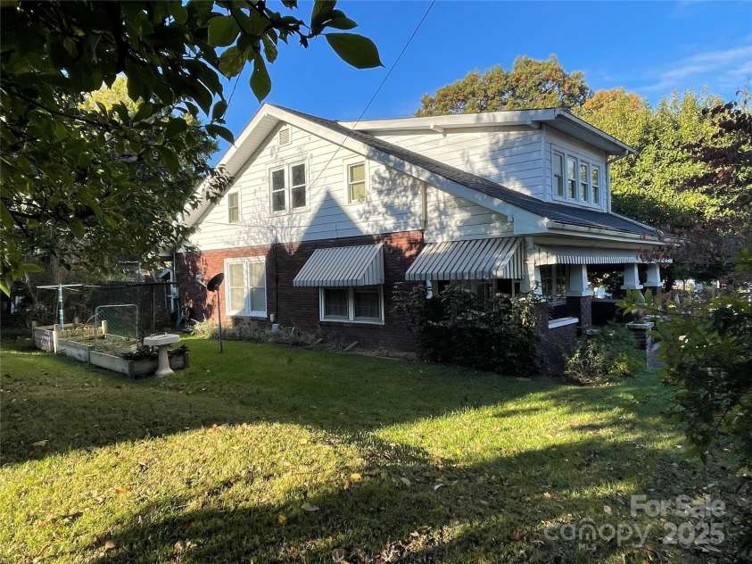 318 Academy Street, Canton, NC 28716.  MLS# CAR4263359, YatesRealty ID 2205. 