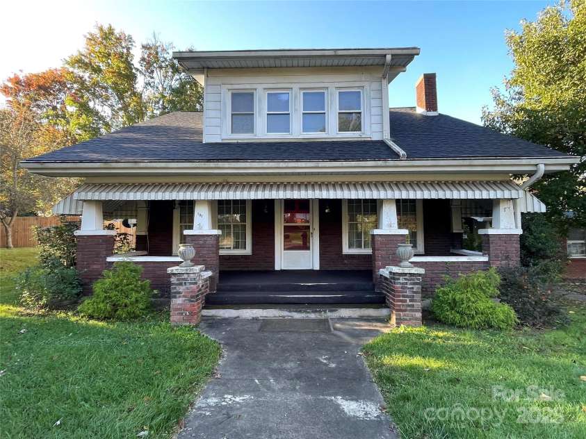 318 Academy Street, Canton, NC 28716.  MLS# CAR4263359, YatesRealty ID 2205. 