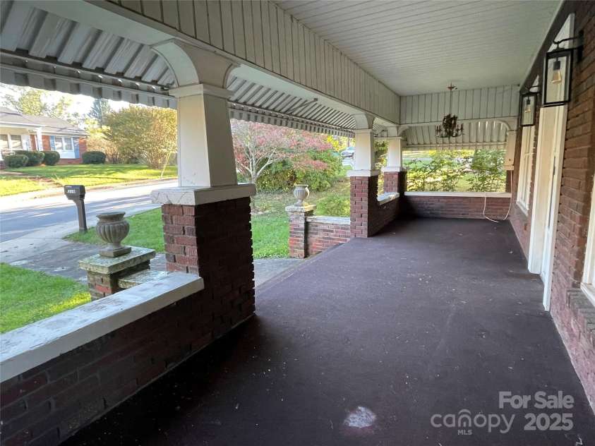 318 Academy Street, Canton, NC 28716.  MLS# CAR4263359, YatesRealty ID 2205. 