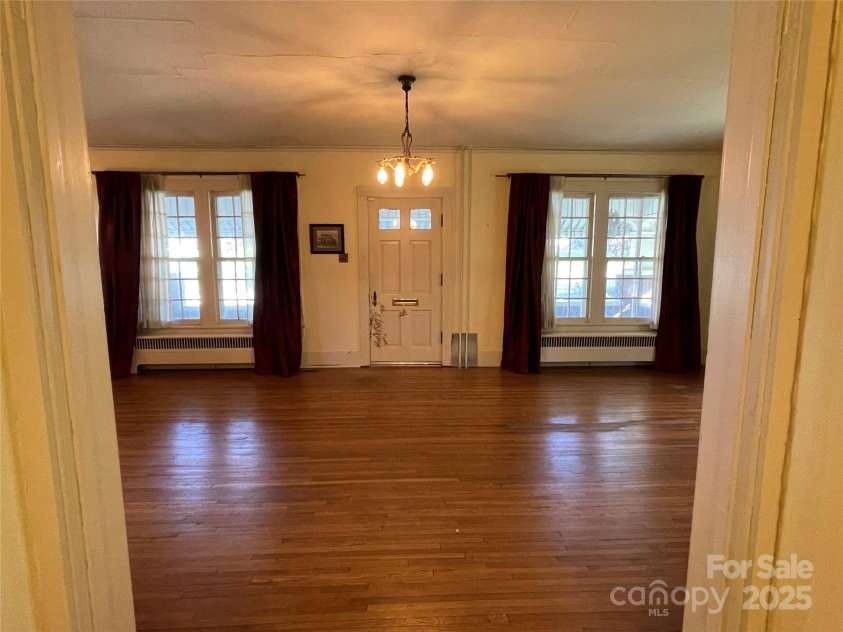 318 Academy Street, Canton, NC 28716.  MLS# CAR4263359, YatesRealty ID 2205. 