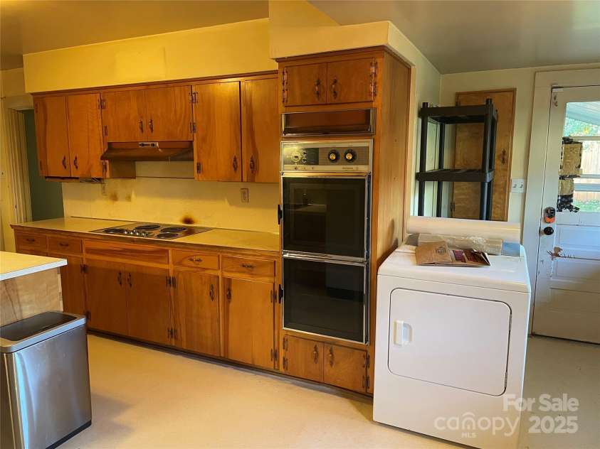 318 Academy Street, Canton, NC 28716.  MLS# CAR4263359, YatesRealty ID 2205. 