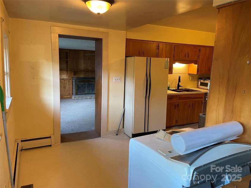 318 Academy Street, Canton, NC 28716.  MLS# CAR4263359, YatesRealty ID 2205. 