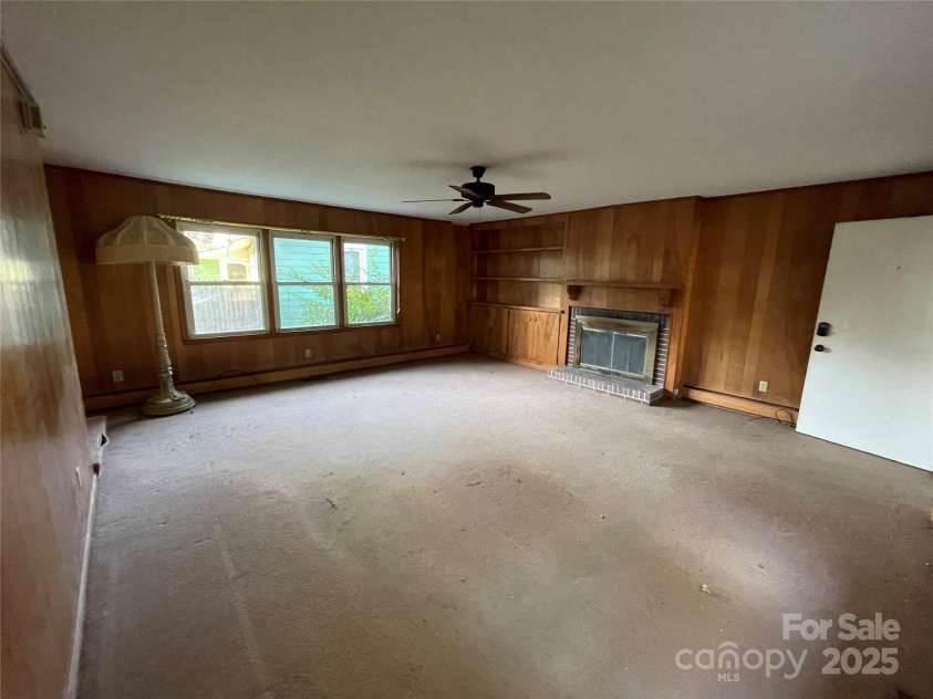 318 Academy Street, Canton, NC 28716.  MLS# CAR4263359, YatesRealty ID 2205. 