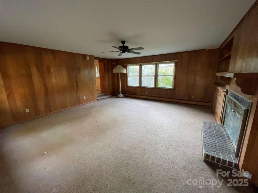 318 Academy Street, Canton, NC 28716.  MLS# CAR4263359, YatesRealty ID 2205. 