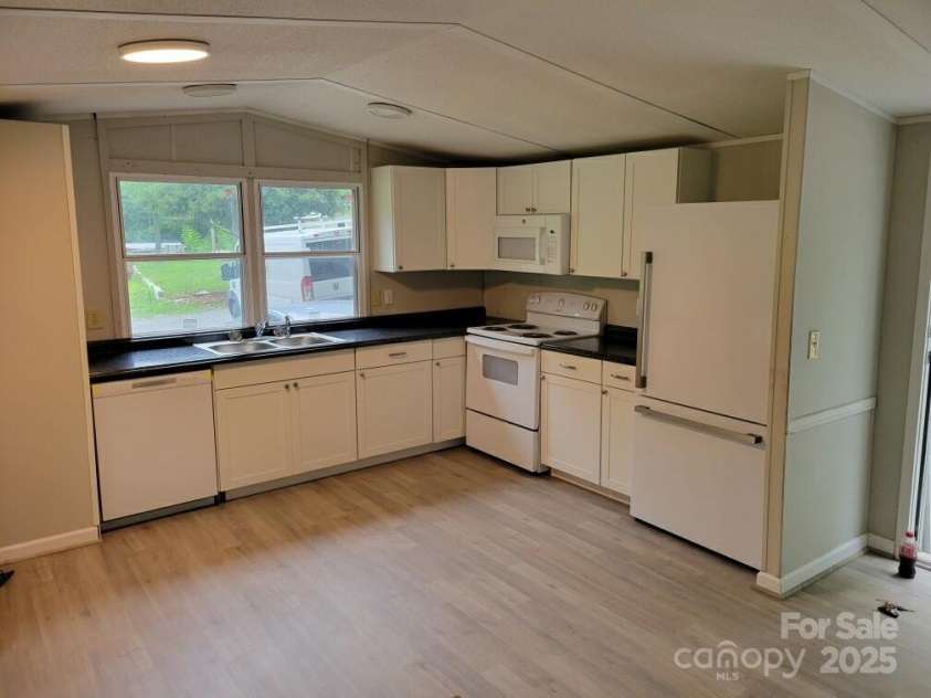 4467 Patti Clymer Drive, Morganton, NC 28655.  MLS# CAR4234174, YatesRealty ID 2205. 