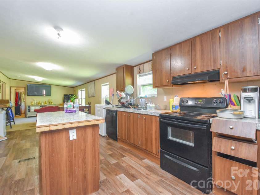 5595 American Way, Denver, NC 28037.  MLS# CAR4382328, YatesRealty ID 22051. 