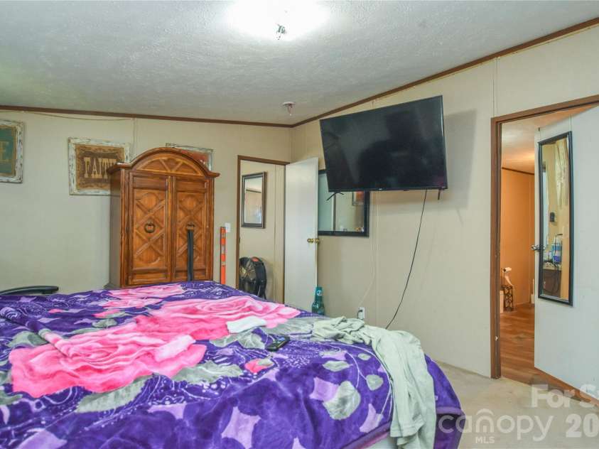 5595 American Way, Denver, NC 28037.  MLS# CAR4382328, YatesRealty ID 22051. 