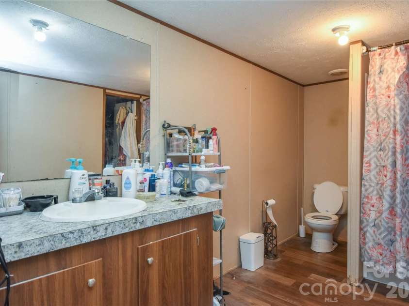 5595 American Way, Denver, NC 28037.  MLS# CAR4382328, YatesRealty ID 22051. 