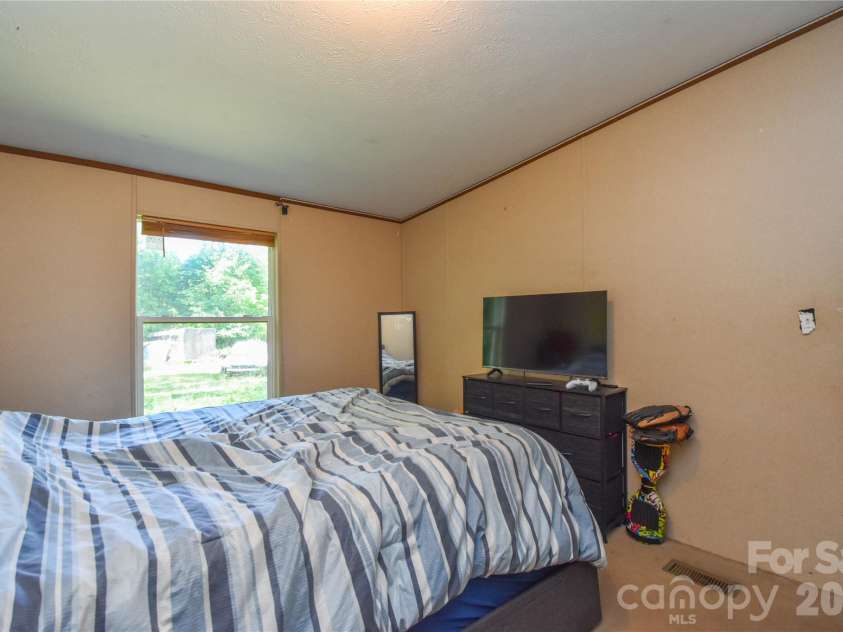 5595 American Way, Denver, NC 28037.  MLS# CAR4382328, YatesRealty ID 22051. 