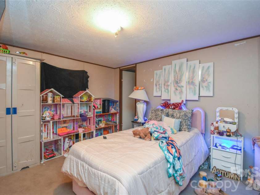 5595 American Way, Denver, NC 28037.  MLS# CAR4382328, YatesRealty ID 22051. 