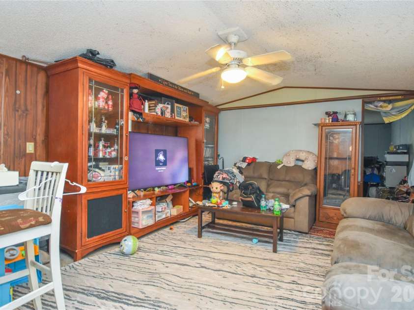 5595 American Way, Denver, NC 28037.  MLS# CAR4382328, YatesRealty ID 22051. 