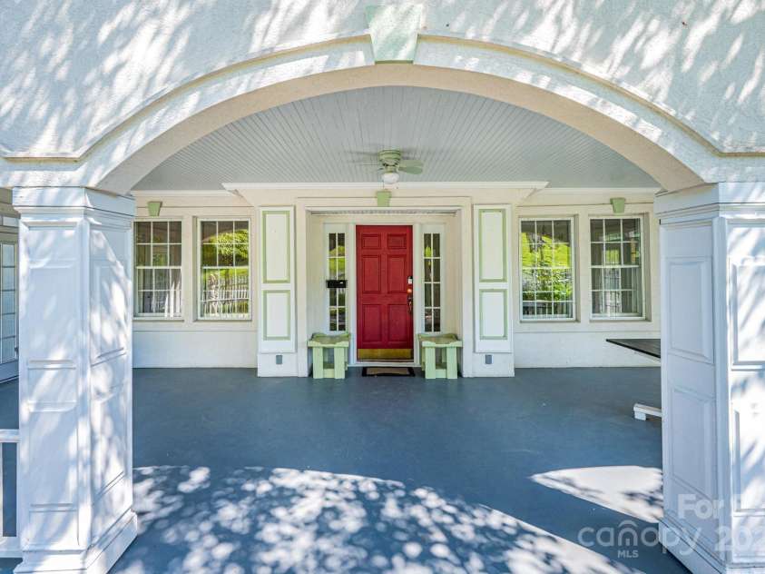 1010 College Avenue, Lenoir, NC 28645.  MLS# CAR4274610, YatesRealty ID 22052. 