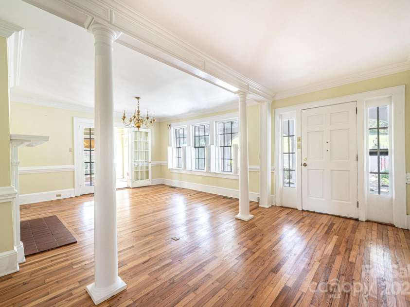 1010 College Avenue, Lenoir, NC 28645.  MLS# CAR4274610, YatesRealty ID 22052. 