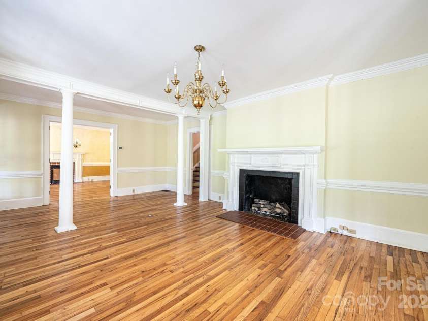 1010 College Avenue, Lenoir, NC 28645.  MLS# CAR4274610, YatesRealty ID 22052. 